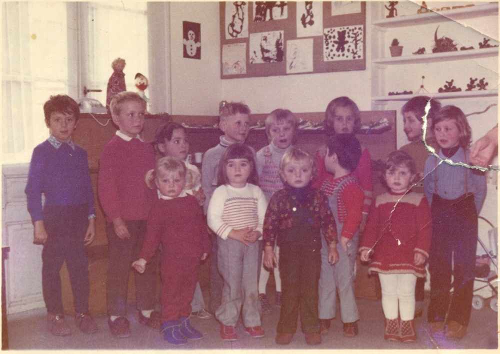 V prvi generaciji otrok je bil tudi naš župan Peter Misja (drugi z desne).